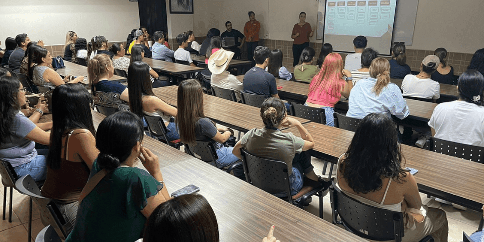 Identidad desde el Primer Día: En UANE Piedras Negras, los nuevos alumnos abrazan la diversión y la pertenencia en su proceso de inducción, construyendo una sólida conexión con la comunidad educativa.
